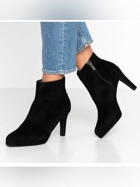 Peter Kaiser Black Suede Leather Platform Heeled Classic Sexy Ankle Boots Sz 8